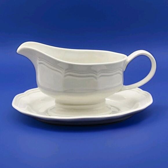 Mikasa French Countryside White Gravy Boat and Underplate F 9000 SHIPS FAST - Picture 4 of 16